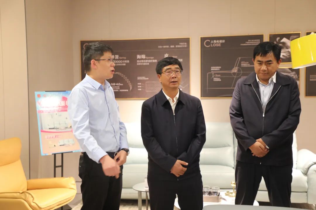 玉龙县委书记李自红等领导一行调研嘉和集团